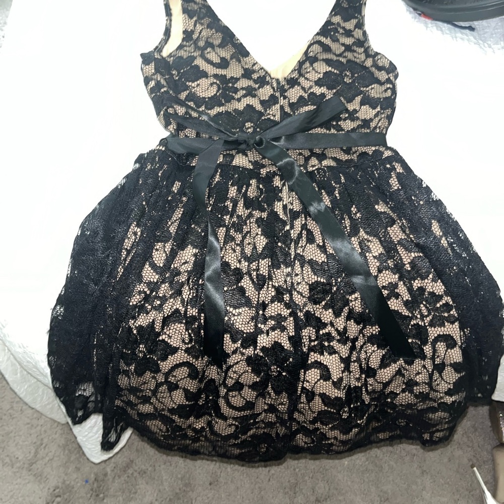 Windsor nude and black lace formal dress